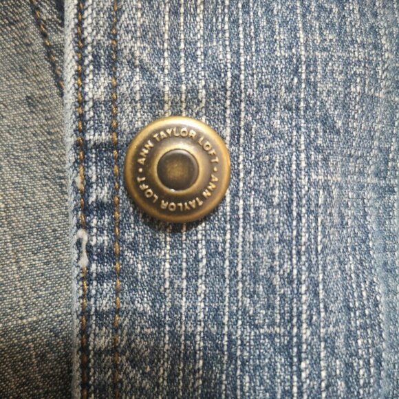 Anne Taylor Loft Ladies Size 6 Medium Wash Button Front Jean Jacket - Picture 7 of 12